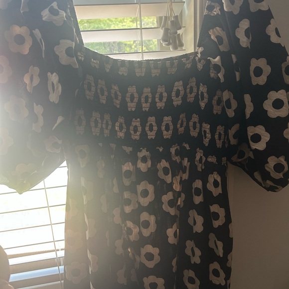 Christy Dawn Katrina dress in Noir Daisy - Picture 4 of 5